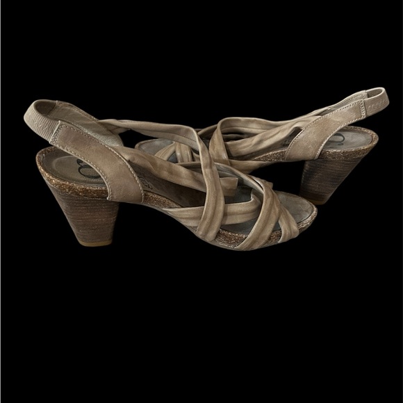 Tan sandals with open-toe design and intricate strap pattern - Picture 2 of 4